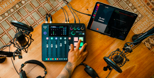 Podcast Recording Strategy: Pre-Batching vs. Weekly Episodes—Which One is Right for You?